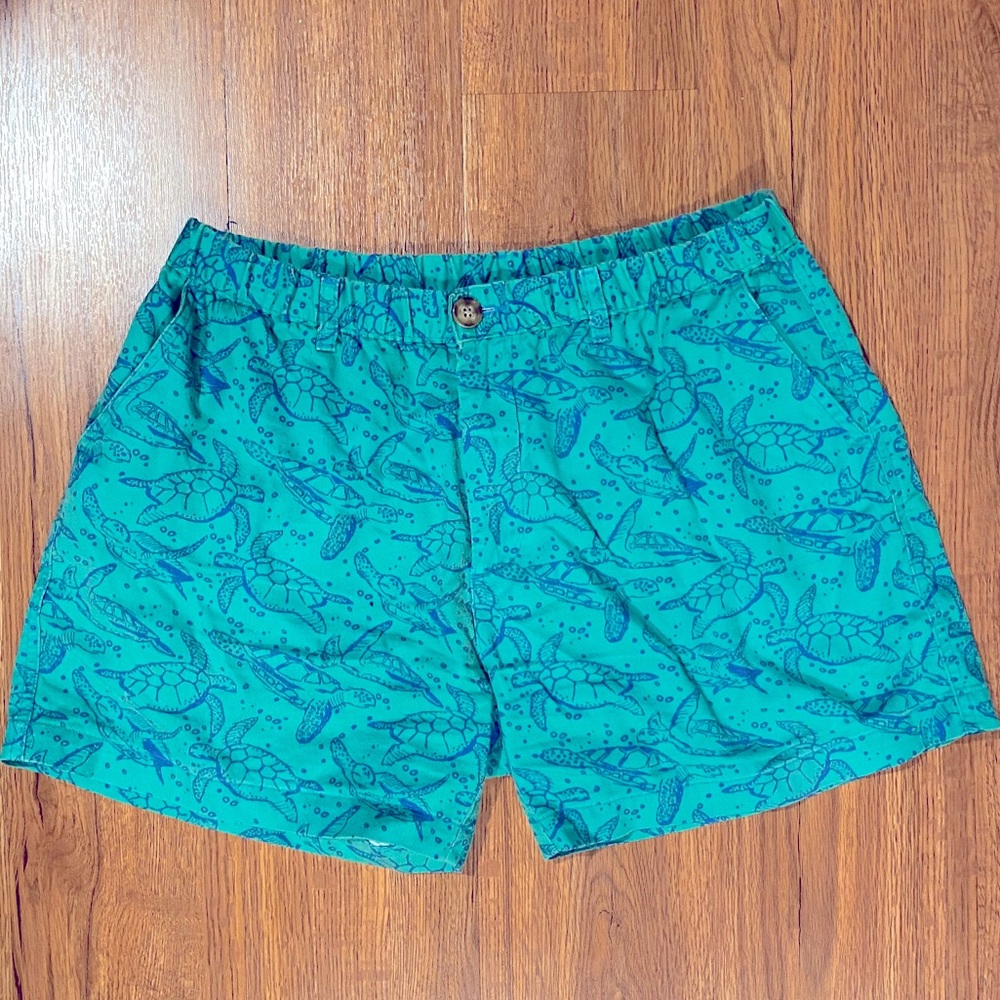 Chubbies Shorts - Green Turtles - Men’s Large 5.5”